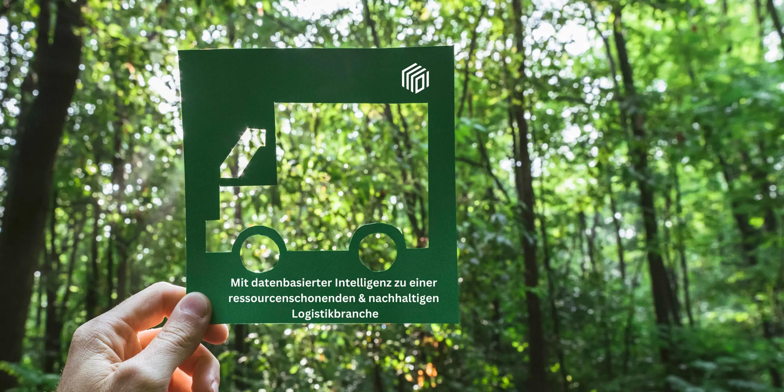 Mit datenbasierter Intelligenz zu einer ressourcenschonende & nachhaltige Logistikbranche grüne Logistik, Bild Natur mit LKW